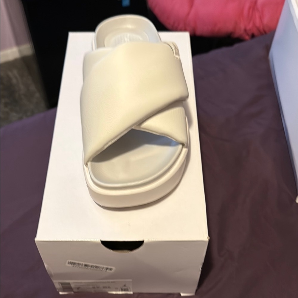 Chic White Criss-Cross Slide Sandals